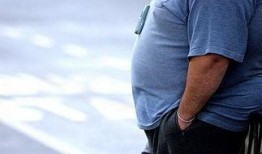 越来越大的啤酒肚视频,从微胖到“啤酒桶”的惊人变化