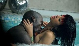 欧美舔胸视频,尺度惊人，引发社会热议