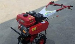 小型旋耕机工作视频,小型旋耕机高效作业现场实况解析