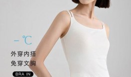 小女孩穿小背心视频,小女孩穿小背心萌态十足