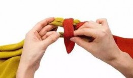 衣服打结视频,揭秘衣服打结视频中的巧妙技巧